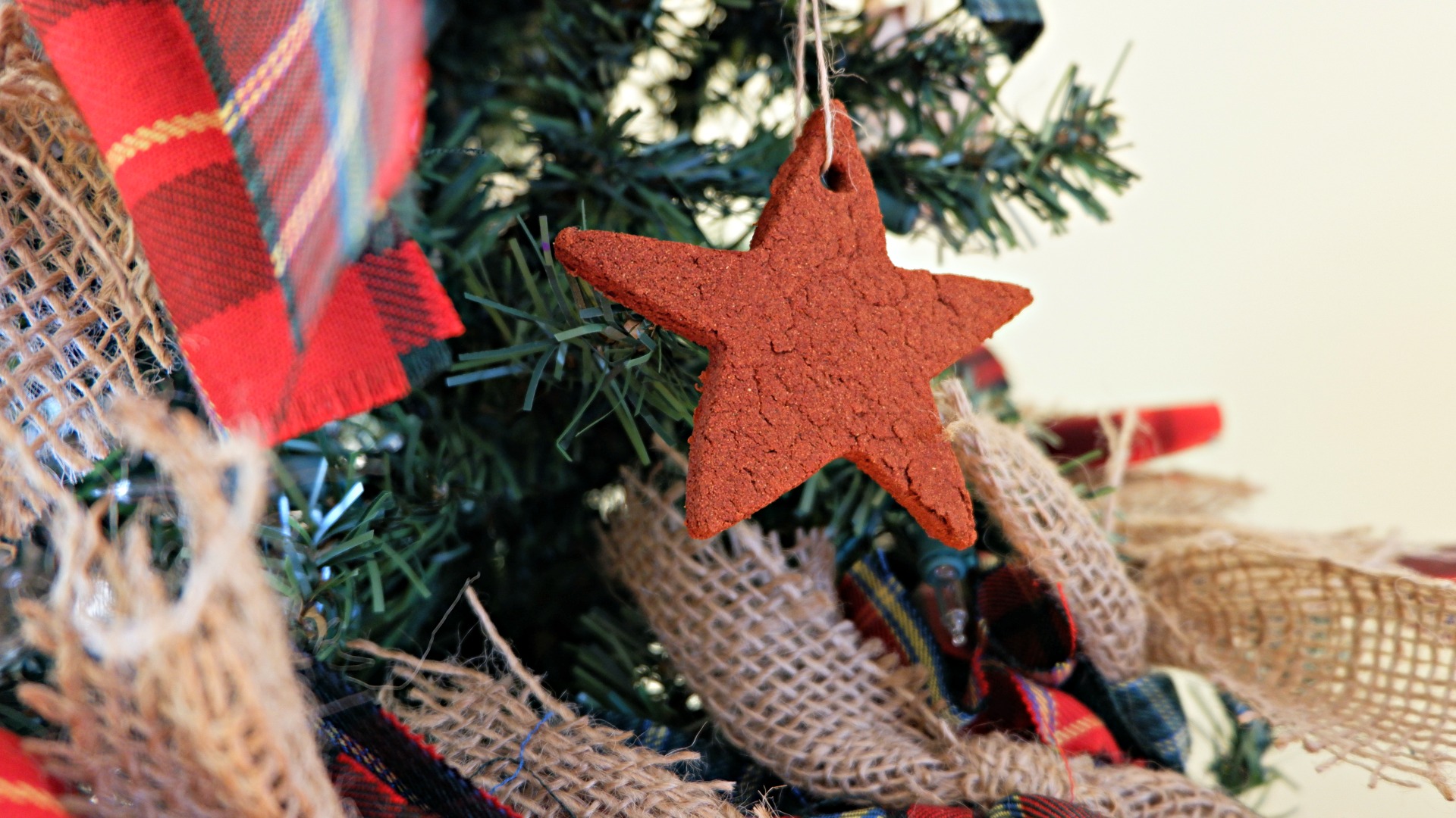 Scottish Pioneer Inspired Christmas Tree MyNBChristmasTree New Brunswick pickle planet cinnamon applesauce diy ornament